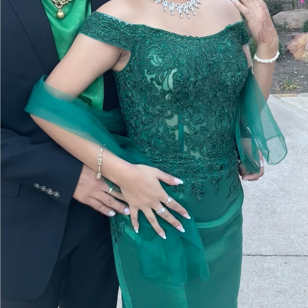Elegant Green Lace Off-Shoulder Dress